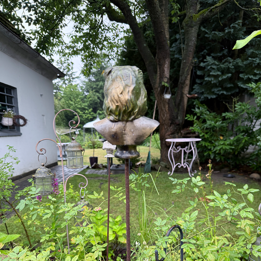 Gartenstecker > Iconic Rebel < antik