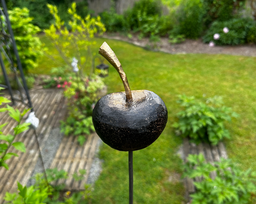 Gartenstecker Riesen Kirsche in Schwarz