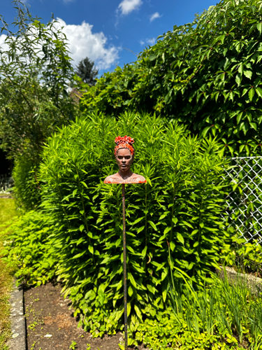 Gartenstecker > Frida Kahlo < Kupfer-Neonorange