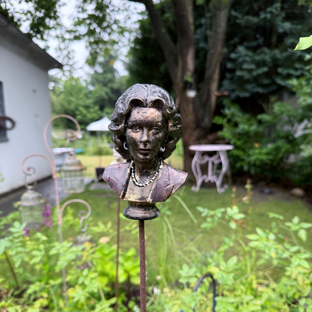 Gartenstecker > Graceful Lady < antik